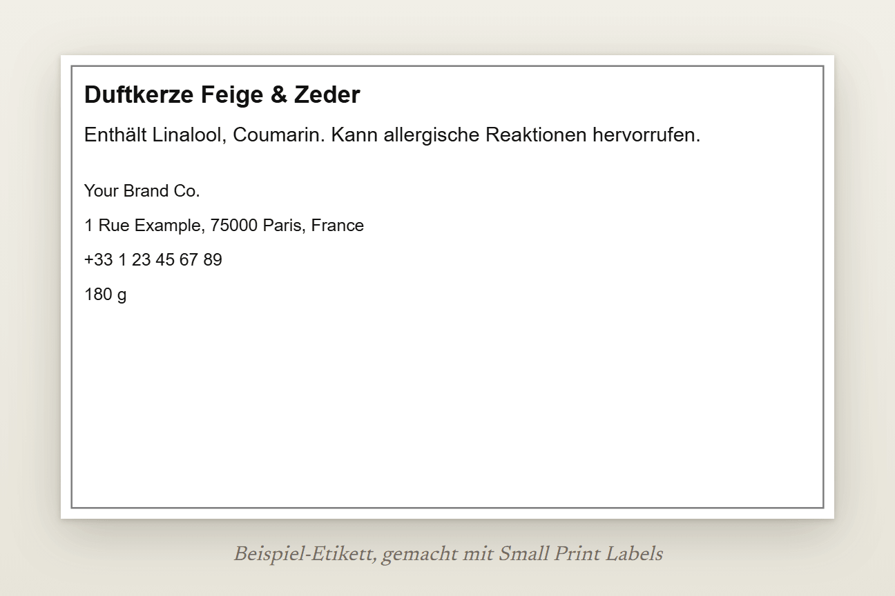 Beispiel-Etikett einer Kerze ohne Piktogramm: Duftkerze Feige & Zeder, die EUH208-Zeile mit Linalool und Coumarin und Name, Anschrift und Telefonnummer des Lieferanten, 100 × 60 mm