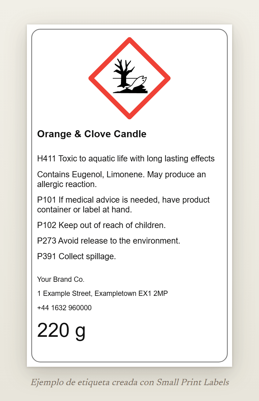 Ejemplo de etiqueta de vela para el Reino Unido, en inglés, con el pictograma del medio ambiente GHS09: Orange & Clove Candle, H411, la línea EUH208 que indica Eugenol y Limonene, cuatro consejos de prudencia y un proveedor británico, 60 × 100 mm