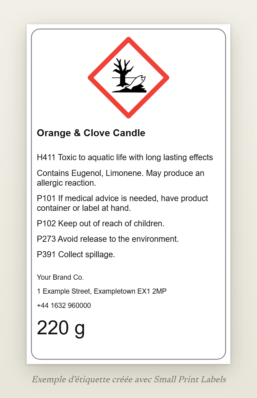 Exemple d'étiquette de bougie pour le Royaume-Uni, en anglais, avec le pictogramme environnement SGH09 : Orange & Clove Candle, H411, la ligne EUH208 nommant Eugenol et Limonene, quatre conseils de prudence et un fournisseur britannique, 60 × 100 mm