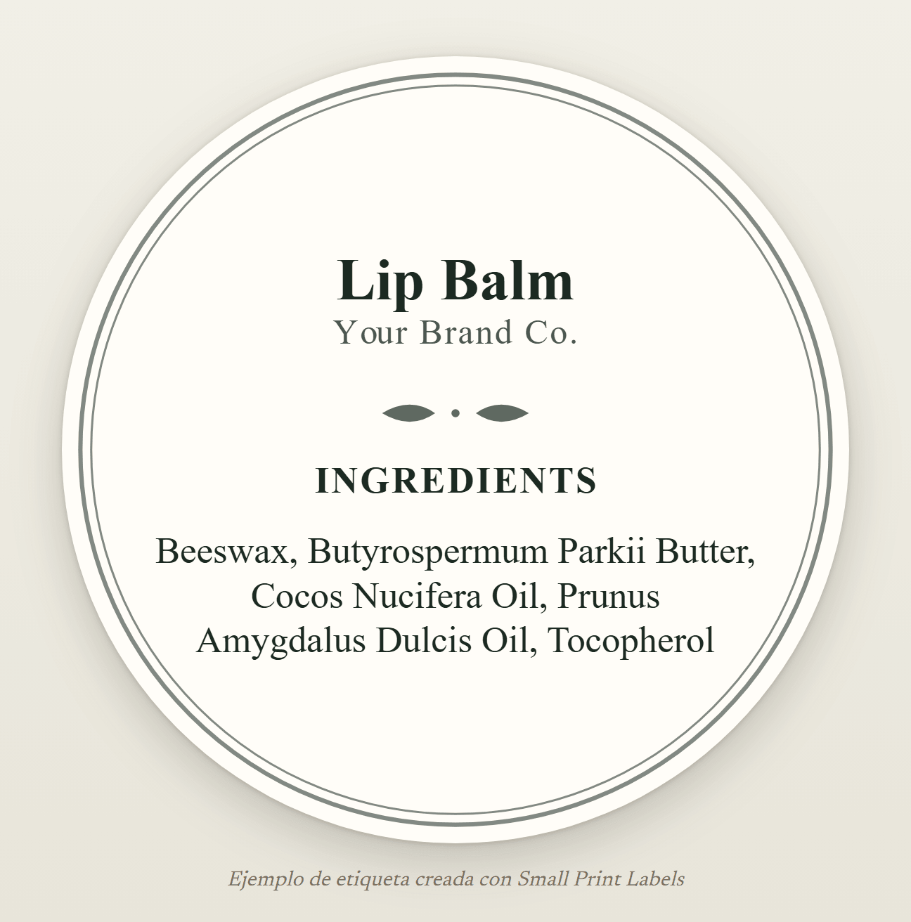 Ejemplo de etiqueta redonda para una lata de bálsamo labial, color crema con un marco doble: Lip Balm y su lista INCI de cinco ingredientes, círculo de 51 mm