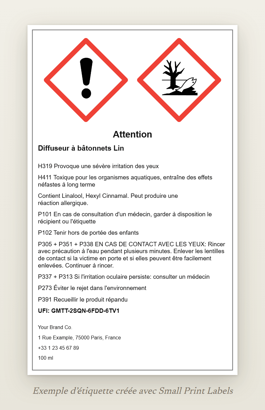 Exemple d'étiquette de flacon de diffuseur à bâtonnets avec les pictogrammes SGH07 et SGH09 et la mention d'avertissement Attention : Diffuseur à bâtonnets Lin, H319 et H411, la ligne EUH208, six conseils de prudence, un UFI et les coordonnées du fournisseur, 60 × 100 mm