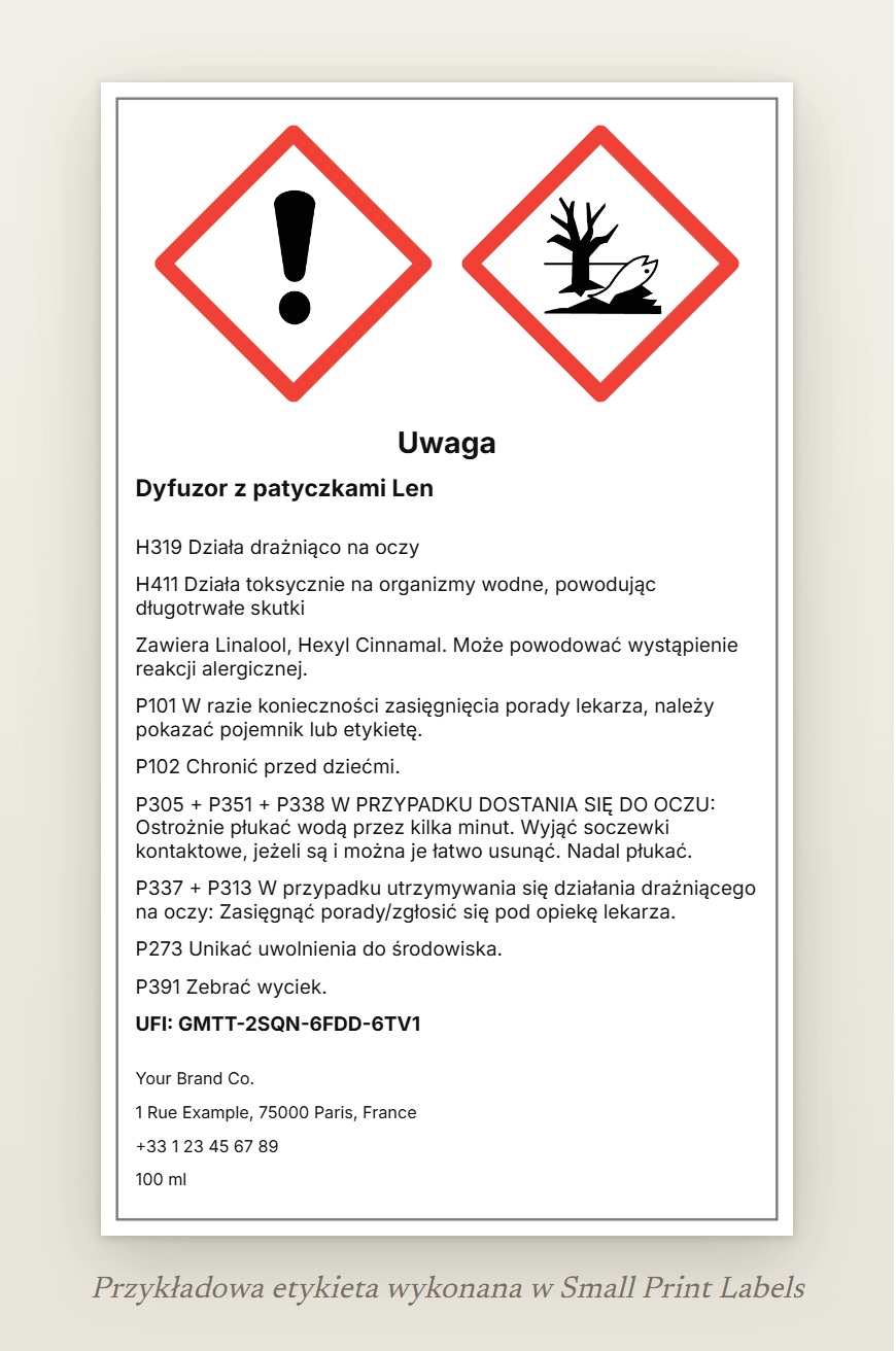 Przykład etykiety na butelkę dyfuzora z patyczkami z piktogramami GHS07 i GHS09 i hasłem ostrzegawczym „Uwaga”: Dyfuzor z patyczkami Len, H319 i H411, wiersz EUH208, sześć zwrotów wskazujących środki ostrożności, UFI i dane dostawcy, 60 × 100 mm